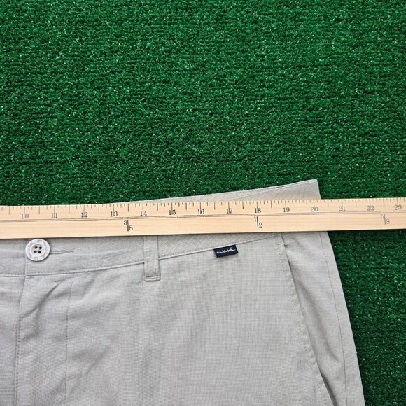 Travis Mathew Shorts Men 40 Beige Chino Flat Front Beach Preppy Golf Performance - Picture 4 of 10